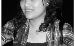 美女脱内衣奶头露出来照片